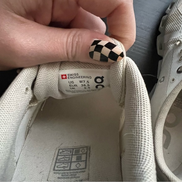 Excellent condition On Running Cloud5 sneakers - off white - Picture 6 of 8